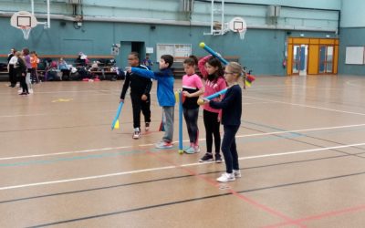 Les CM1 s’entraînent au lancer