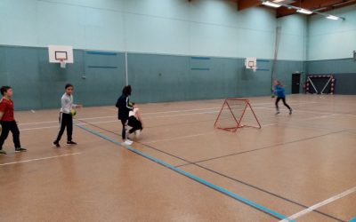 les CM1 essaient le tchoukball