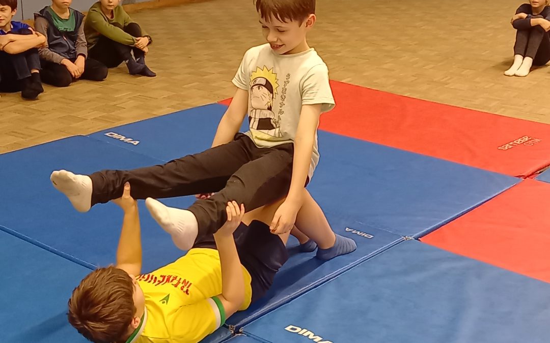 les CM1 font de l’acrogym